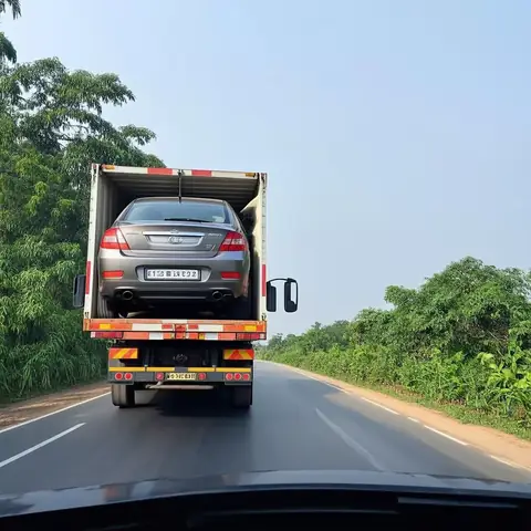 Làm Thế Nào Để Di Chuyển Thuận Tiện Đến Chợ Xe Ô Tô Ở Lào Từ Việt Nam?