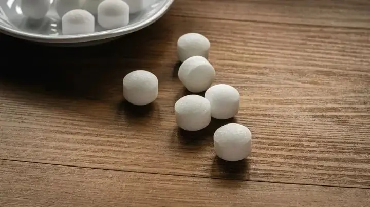 Dùng Băng Phiến, Long Não Đuổi Chuột Ô Tô