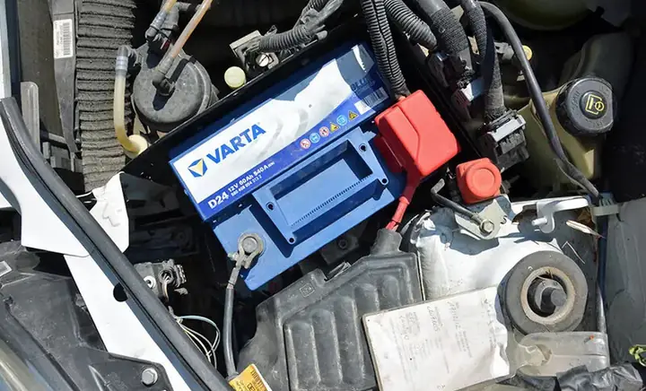 Tháo Cọc Bình Ắc Quy