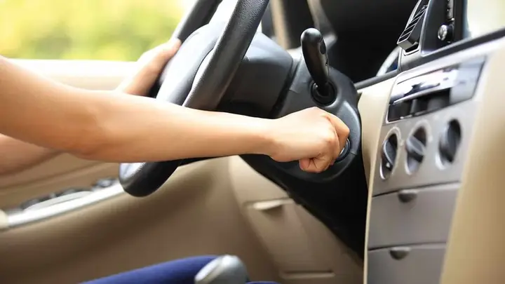 Đưa Xe Đến Gara Để Kiểm Tra