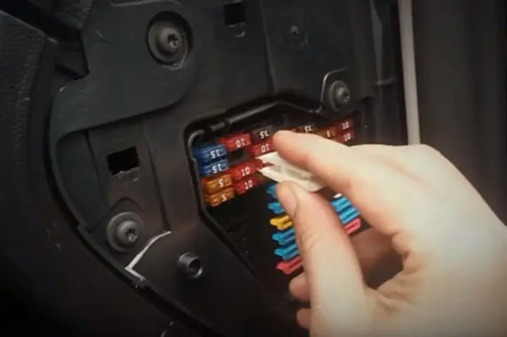 Tháo Cầu Chì Của Thiết Bị