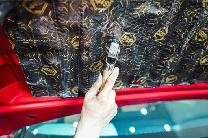 Dán Cách Âm Tại Vị Trí Trần Xe Dán Cách Âm Tại Vị Trí Trần Xe