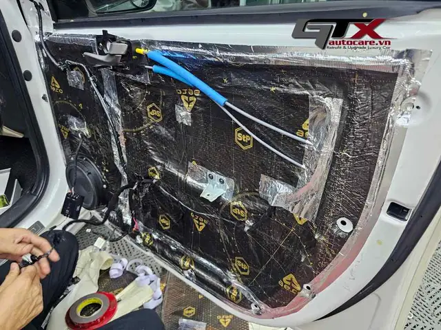 Dán Cách Âm Vị Trí Cửa Xe Dán Cách Âm Vị Trí Cửa Xe