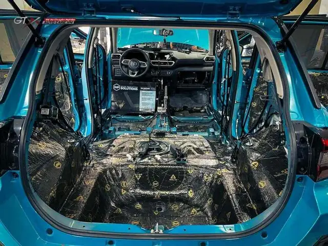 Dán Cách Âm Tại Vị Trí Sàn Xe Và Khoang Hành Lý Dán Cách Âm Tại Vị Trí Sàn Xe Và Khoang Hành Lý