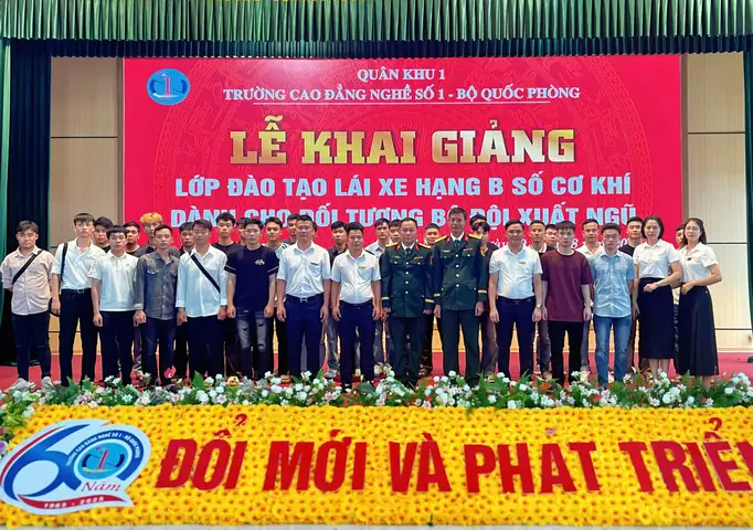Khai Giảng Lớp Đào Tạo Lái Xe Ô Tô Hạng B Số Cơ Khí Cho Bộ Đội Xuất Ngũ, Công An Xuất Ngũ
