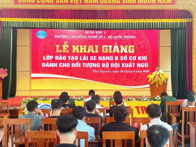 Khai Giảng Lớp Đào Tạo Lái Xe Ô Tô Hạng B Số Cơ Khí Cho Bộ Đội Xuất Ngũ, Công An Xuất Ngũ