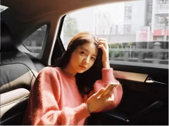 Mẹo Chụp Ảnh Trên Xe Ô Tô Giúp Chị Em Có Những Bức Ảnh Nghìn Like