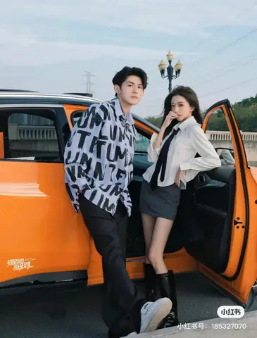 Chụp Ảnh Với Người Yêu Trên Xe