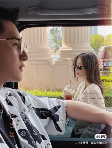 Chụp Ảnh Với Người Yêu Trên Xe