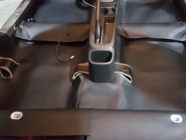 Có Nên Bọc Sàn Da Ô Tô Simili?