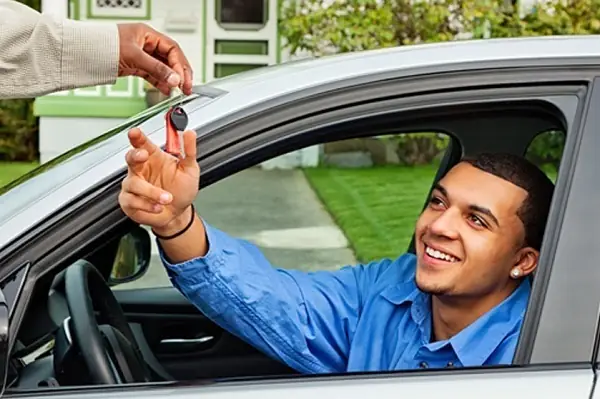 Có Nên Cho Mượn Xe Ô Tô? Những Rủi Ro Và Luật Pháp Cần Biết Rõ