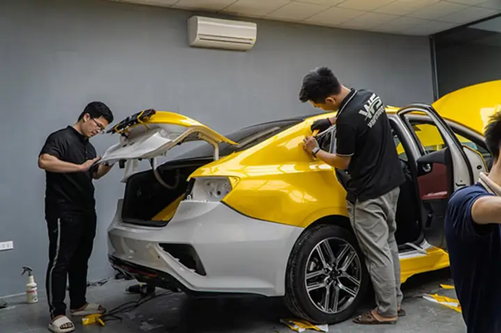 Nên Dán Decal Xe Ô Tô Hay Sơn Xe?