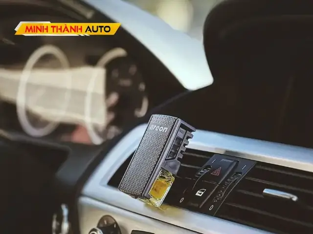 Có Nên Để Nước Hoa Trong Xe Ô Tô Không?