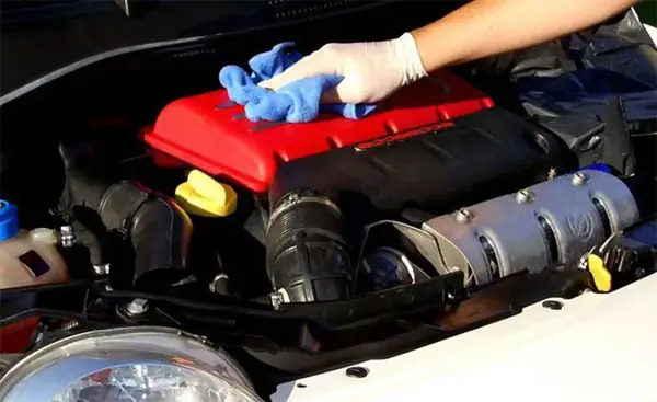 Bước 8: Đánh Bóng Hoặc Xịt Hóa Chất Dưỡng Máy