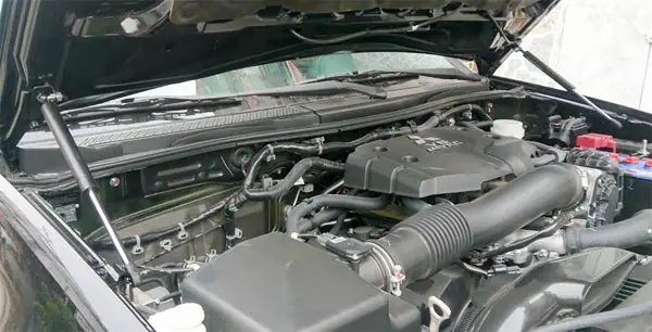 Bước 1: Mở Nắp Capo