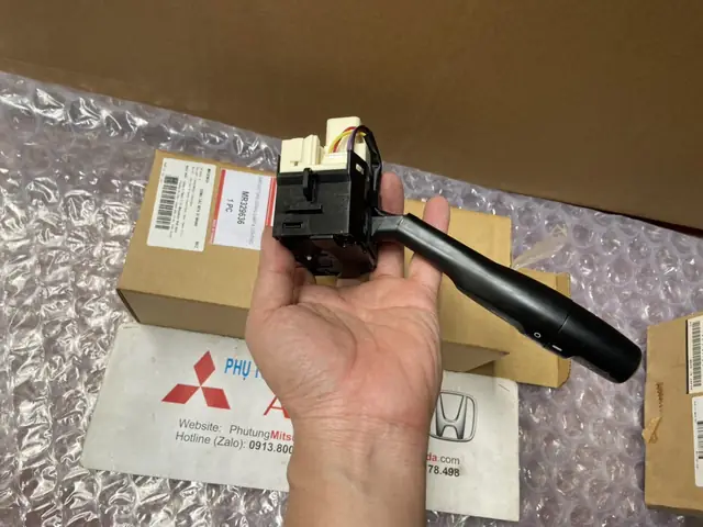 Một Số Lưu Ý Khi Chọn Mua Công Tắc Đèn Pha Cốt Xi Nhan Xe Mitsubishi Jolie Hàngchính Hãng: