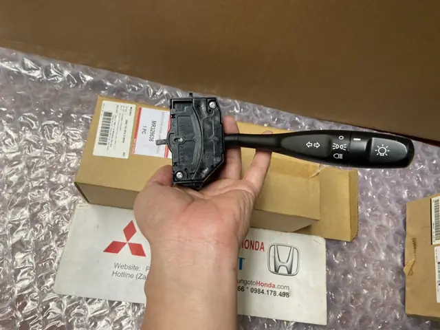 Quyền Lợi Của Khách Hàng Khi Mua Công Tắc Đèn Pha Cốt Xi Nhan Xe Tại Phụ Tùng Mitsubishi An Việt: