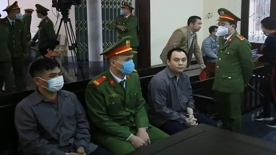 Container Vụ Tông Xe Ô Tô Đi Lùi