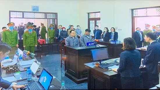 Container Vụ Tông Xe Ô Tô Đi Lùi