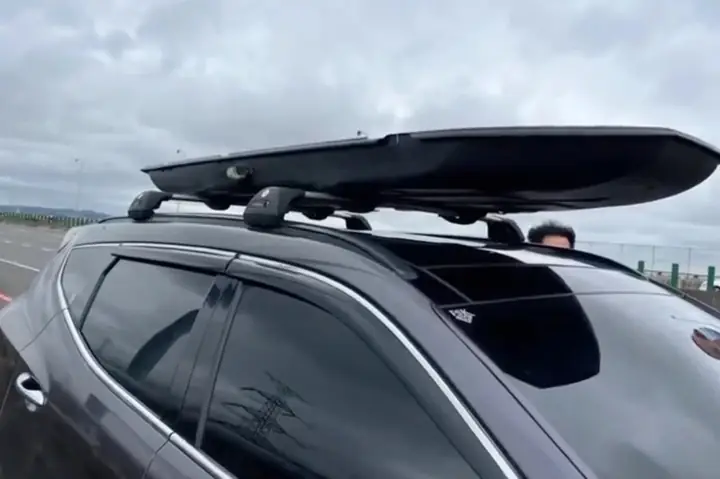 Gắn Cốp Nóc Xe Ô Tô Là Gì?