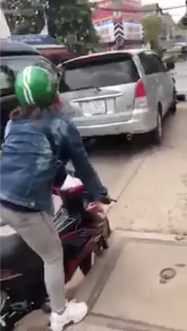 Clip Csgt Cùng 2 Cô Gái Truy Đuổi Xe Ô Tô Nghi Vấn Như Phim Hành Động Trên Phố Sài Gòn