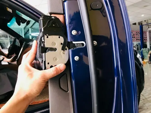 Lắp Cửa Hít Owin Tạo Sự Sang Trọng Và Đẳng Cấp Hơn Cho Xế Yêu Của Bạn