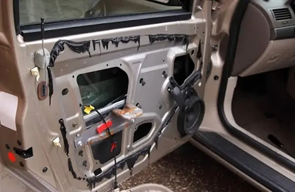 Các Bước Xử Lý Kính Ô Tô Bị Kẹt