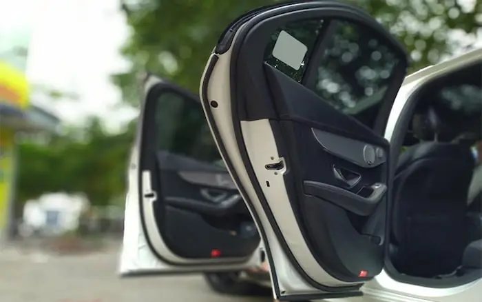 Nguyên Nhân Khiến Cửa Xe Ô Tô Đóng Không Êm