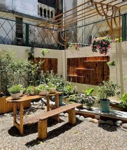 Khám Phá Văn Hóa Tây Hồ Xung Quanh Trạm Chạm