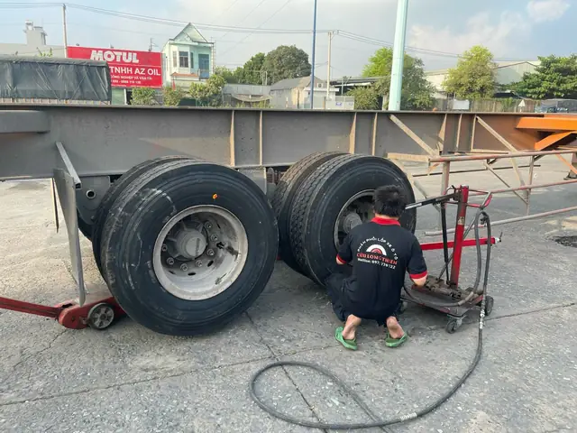 Quy Trình Kiểm Tra – Phân Loại Lốp Xe Cũ Tại Cửu Long Thiên