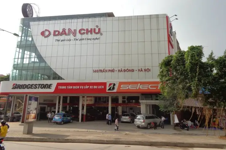 Dịch Vụ Và Điểm Nổi Bật Tại Lốp Ô Tô Dân Chủ