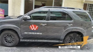 Dán Logo Trên Xe Ô Tô: Quy Định, Rủi Ro Và Hướng Dẫn An Toàn