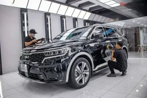 Dán Logo Trên Xe Ô Tô Để Làm Gì? Lợi Ích, Cách Dán & Những Lưu Ý Quan Trọng