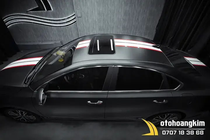 Tại Sao Khách Hàng Tin Tưởng Dịch Vụ Dán Nóc Ô Tô Tại Hoàng Kim Như Vậy?