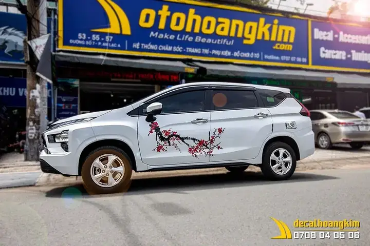 Tại Sao Nên Dán Tem Sườn Xe Ô Tô 7 Chỗ?