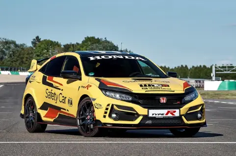 Có Nên Dán Tem Xe Ô Tô Không? Có Bị Phạt Không?