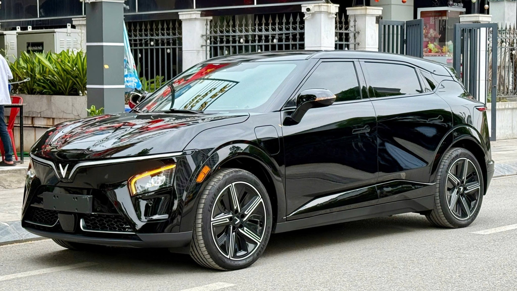 Khả năng vận hành VF7: Đánh giá động cơ, pin và trải nghiệm lái thực tế