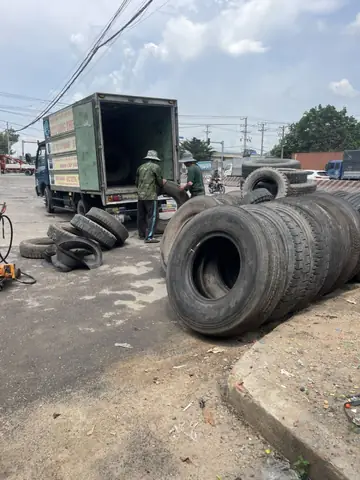 Đánh Giá Tình Trạng Lốp Xe Cũ Thông Qua Trải Nghiệm Lái Thử