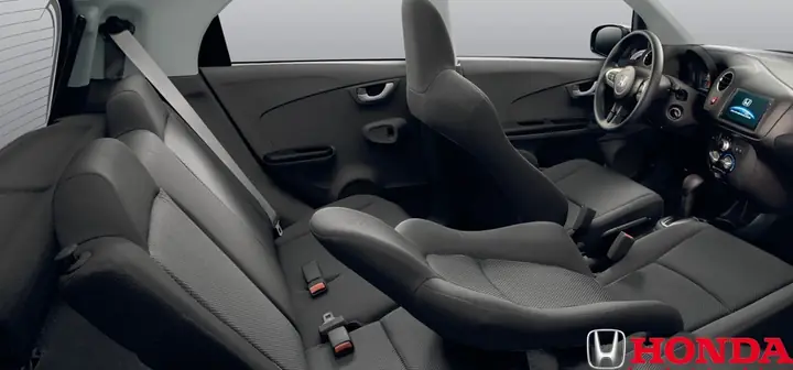 Đánh Giá Ghế Ngồi Và Vô Lăng