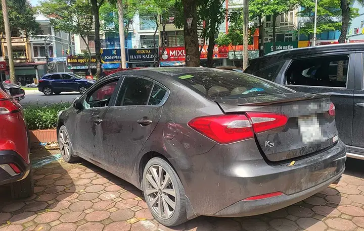 Nhiều Xe Ô Tô Ở Khu Đô Thị Văn Quán (hà Đông) Bị Đập Vỡ Kính