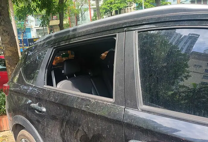 Đối Tượng Đập Vỡ Kính 9 Xe Ô Tô Có Thể Bị Phạt Tù