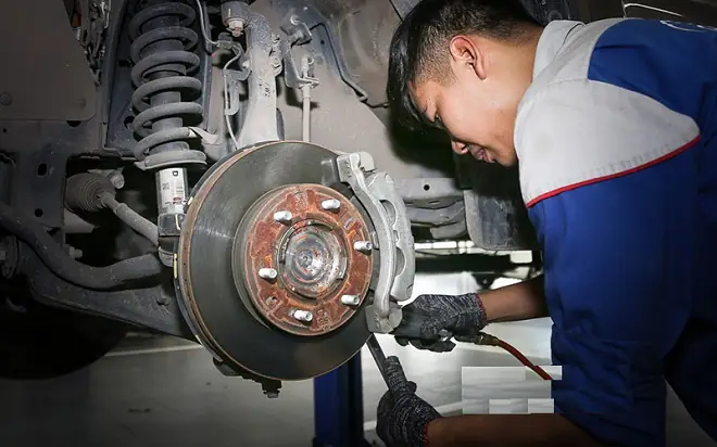 Cách Thay Dầu Phanh Ô Tô