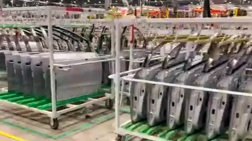 Công Nghệ Tự Động Hóa: Trái Tim Của Dây Chuyền Sản Xuất Vinfast