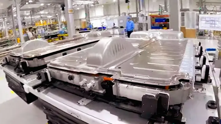 Công Nghệ Tự Động Hóa: Trái Tim Của Dây Chuyền Sản Xuất Vinfast