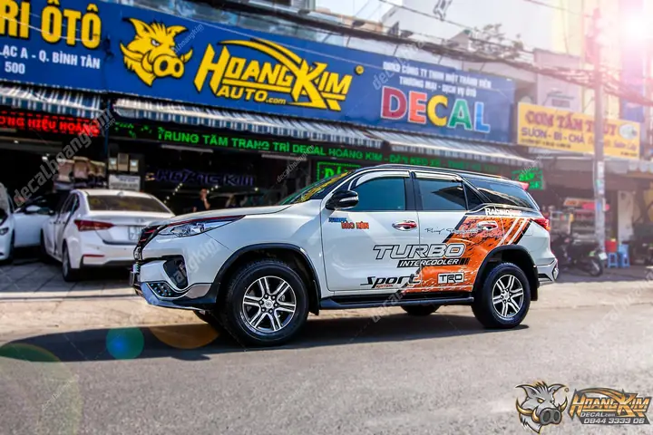 Hình Ảnh Thực Tế Tem Xe - Decal Xe Fortuner