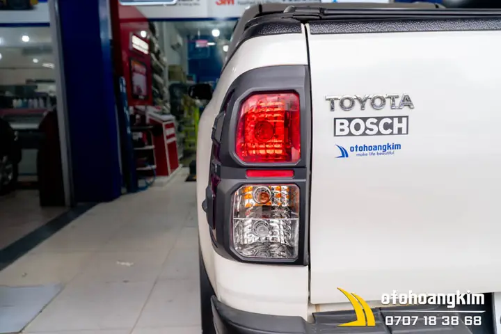 Lợi Ích Khi Lắp Viền Đèn Sau Hilux 2020 Đen