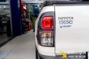 Lợi Ích Khi Lắp Viền Đèn Sau Hilux 2020 Đen