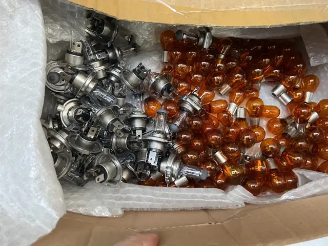 Bóng Đèn Xi Nhan Xe Mitsubishi