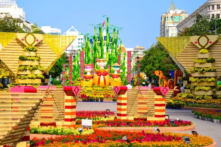 Điểm Giữ Xe Ô Tô Đường Hoa Nguyễn Huệ An Toàn, Tiện Lợi