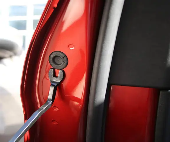 Cách Sử Dụng Dụng Cụ Tháo Đinh Tán Nhựa Hiệu Quả